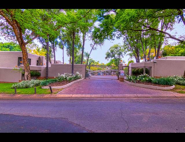2 BEDROOM APARTMENT FOR SALE IN BRYANSTON